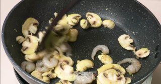 南瓜蘑菇虾仁意面丨营养解馋，好吃到停不下来的做法步骤：6