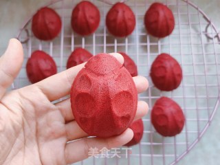 万圣节甲虫红丝绒蛋糕的做法步骤：11