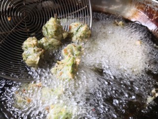 炸萝卜丸子的做法步骤：7