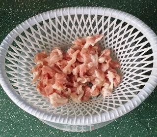 芫爆肉丝的做法步骤：2