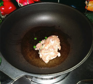 芫爆肉丝的做法步骤：5