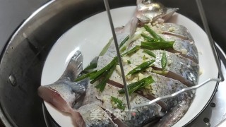 清蒸鱼的做法步骤：7