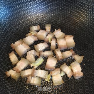 五花肉烧板栗木耳的做法步骤：5