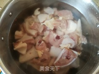 虫草花山药鸡腿汤的做法步骤：2