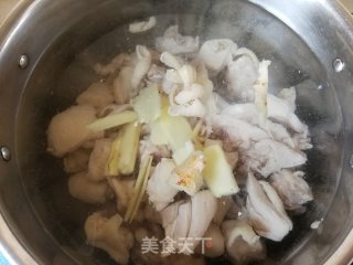 虫草花山药鸡腿汤的做法步骤：5