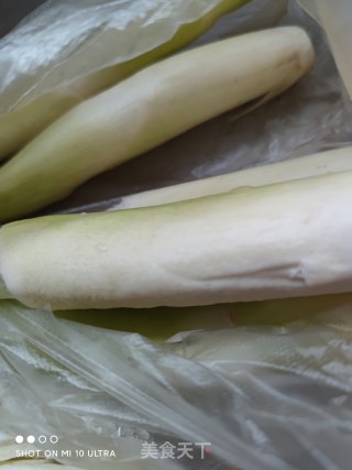 茭白肉丝炒蛋的做法步骤：1