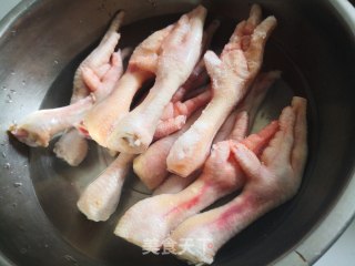 营养美味的鸡脚冻的做法步骤：1