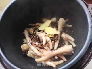 营养美味的鸡脚冻的做法步骤：3
