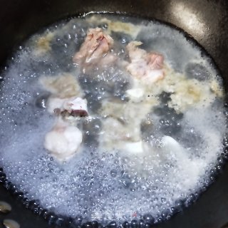 筒骨咸菜炖苦芛的做法步骤：4