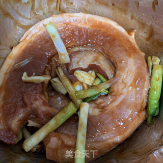 给龙肉都不换的蜜汁五花肉的做法步骤：4