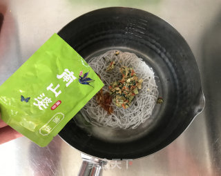 西红柿酸汤粉的做法步骤：4