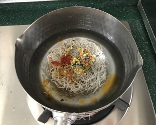 西红柿酸汤粉的做法步骤：5