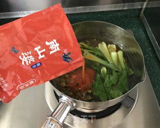 西红柿酸汤粉的做法步骤：6