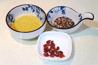小米藜麦粥的做法步骤：1