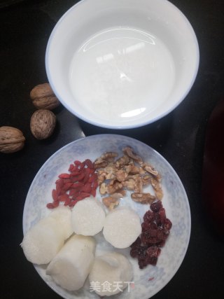 核桃山药米糊的做法步骤：1
