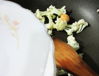 黄金鱼蛋青菜花菜的做法步骤：3