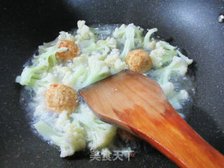 黄金鱼蛋青菜花菜的做法步骤：4