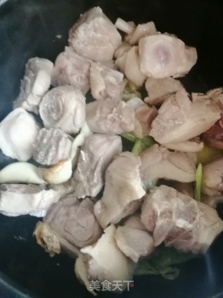 鸭腿枸杞汤的做法步骤：3