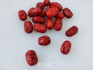 红枣花生汤的做法步骤：3