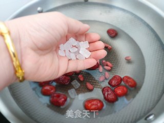 红枣花生汤的做法步骤：4