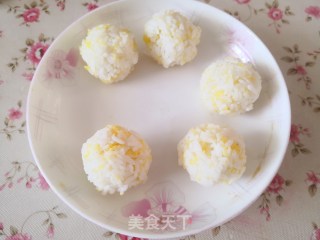 黄金饭团的做法步骤：2