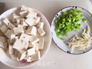 麻婆豆腐的做法步骤：1