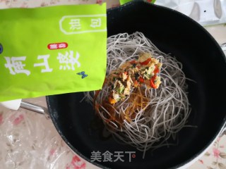 酸汤粉的做法步骤：2