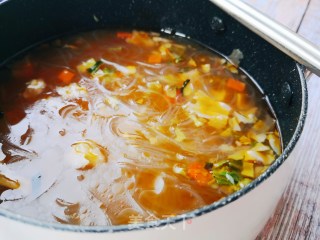 酸汤粉的做法步骤：5