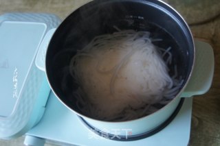 海鸭蛋黄酱拌米线的做法步骤：3
