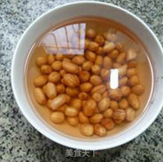 花生仁红豆沙糯米粽的做法步骤：2