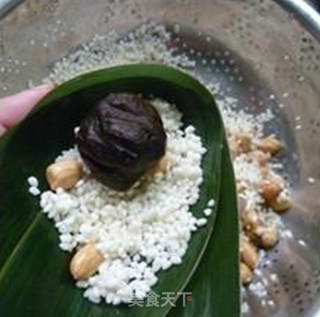 花生仁红豆沙糯米粽的做法步骤：8