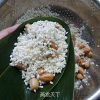 花生仁红豆沙糯米粽的做法步骤：9