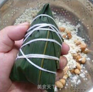 花生仁红豆沙糯米粽的做法步骤：10