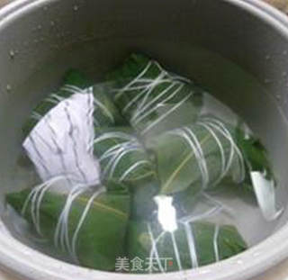 花生仁红豆沙糯米粽的做法步骤：11