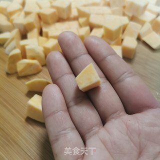 自制地瓜饼小吃的做法步骤：1