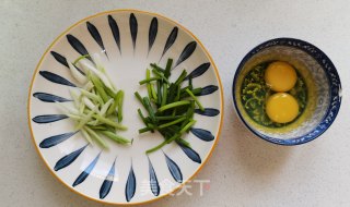 木耳小葱炒鸡蛋的做法步骤：2