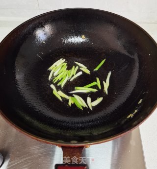 木耳小葱炒鸡蛋的做法步骤：8