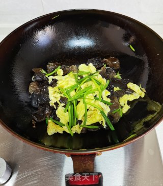 木耳小葱炒鸡蛋的做法步骤：10