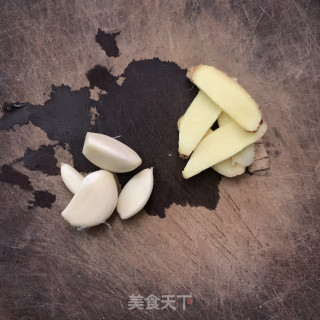 红烧排骨卤蛋的做法步骤：4