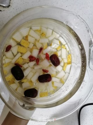 雪梨红枣饮的做法步骤：3
