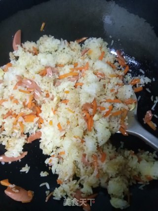 火腿肠胡萝卜橄榄菜炒饭的做法步骤：6