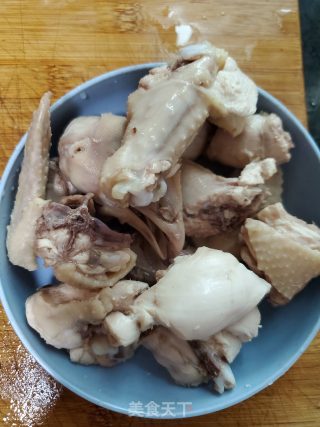 玉米胡萝卜炖鸡汤的做法步骤：4