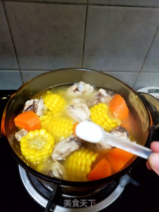 玉米胡萝卜炖鸡汤的做法步骤：8