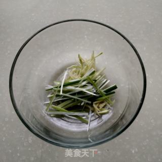 清蒸黄花鱼的做法步骤：1