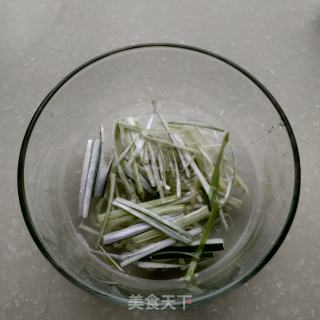 清蒸黄花鱼的做法步骤：2
