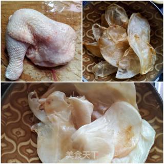 鱼胶炖鸡汤的做法步骤：1