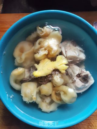 鱼胶炖鸡汤的做法步骤：5