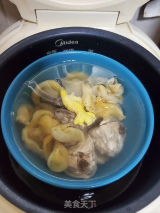 鱼胶炖鸡汤的做法步骤：6