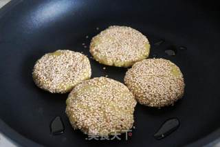 芝麻红薯饼的做法步骤：5