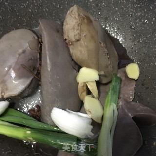 盐水煮羊杂的做法步骤：4